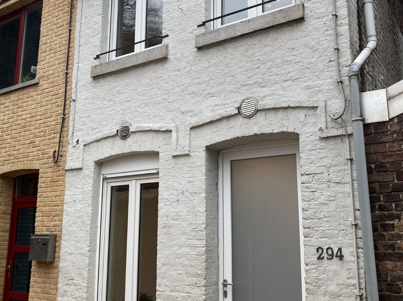 Située à Chênée, cette maison unifamiliale bénéficie d&#039;un emplacement privilégié. Autour du quartier, vous observerez à proximité des commodités prati